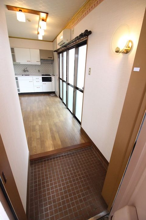 フラワーマンションの玄関