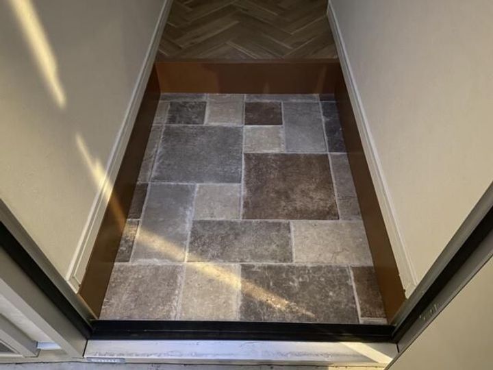 リブ・カレイドの玄関