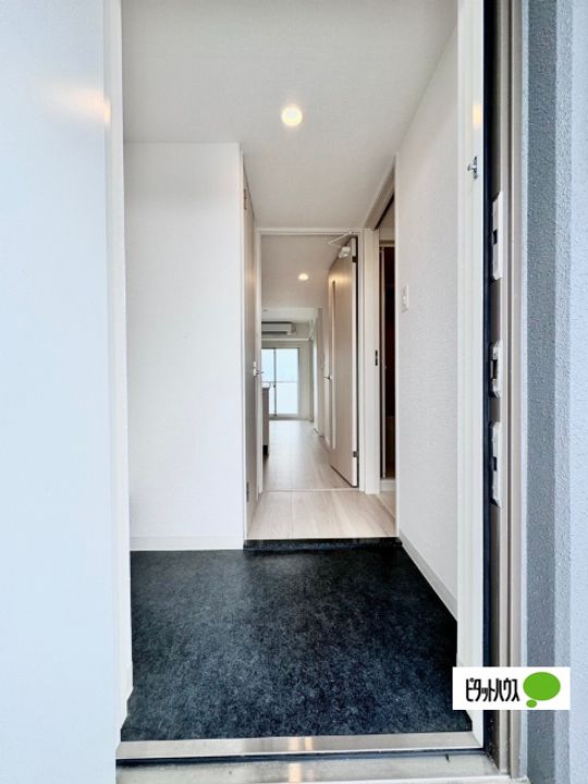 ソルテラス京都西院 STATION SIDEの玄関