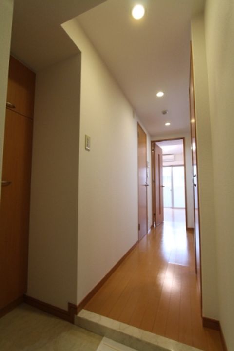 プライムアーバン田町の玄関