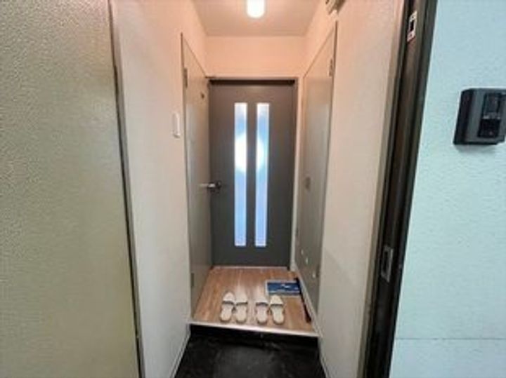 モア南6条の玄関