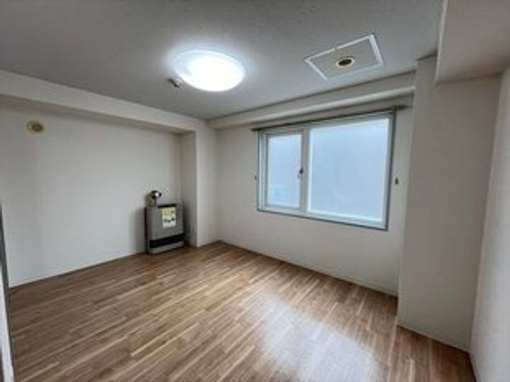 モア南6条の居間