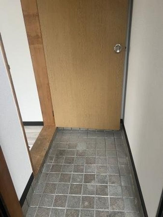 メゾンフジの玄関