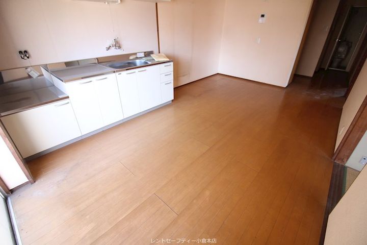 FIRST上富野ハイツの居間