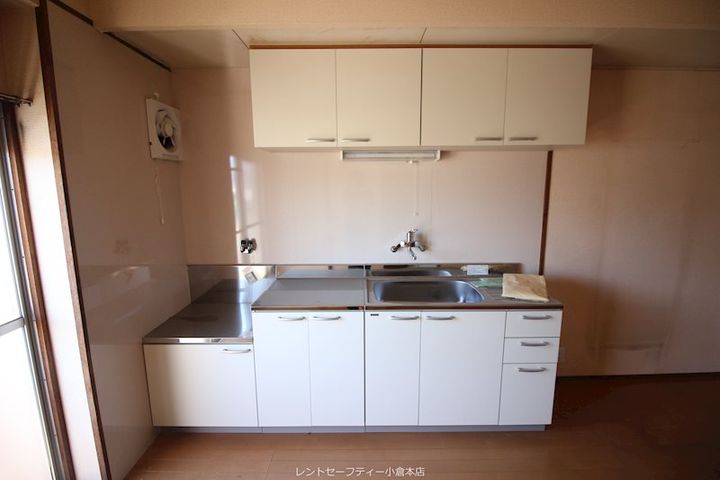 FIRST上富野ハイツのキッチン