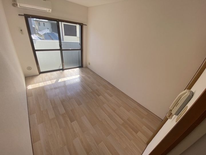 ハルビルの居間