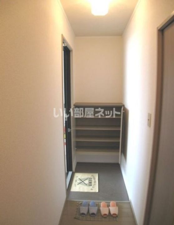 ロワジールIII番館の玄関