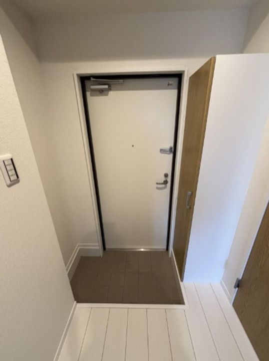 ウイングテラス大久保の玄関