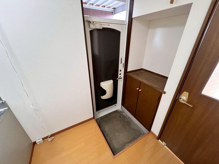 レスポワールF棟の玄関