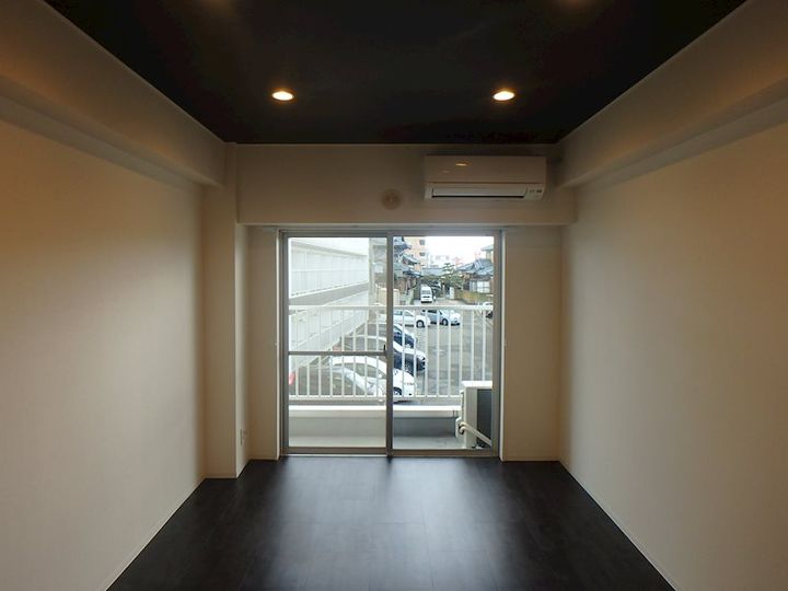 Lily-be女池上山IIの居間