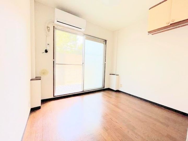 メゾンドパルクIの居間