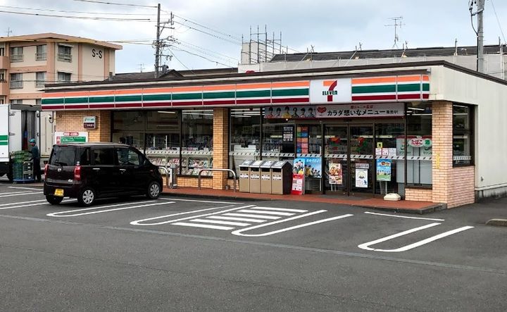 フローレスマリコの周辺