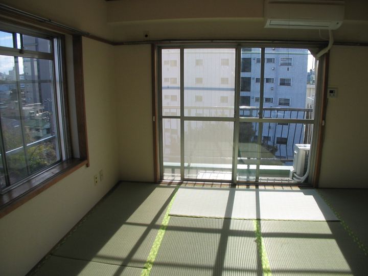 落合エイコーマンションの居間