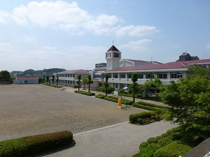 エイジュテラスの周辺