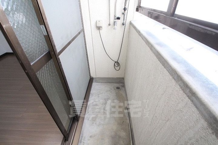 シップス甲斐田の内装