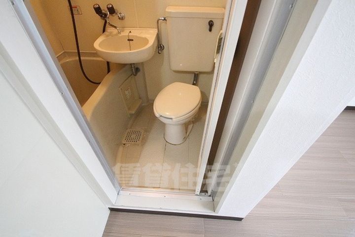 シップス甲斐田の内装