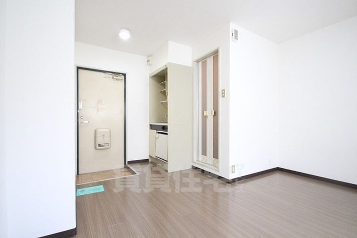 シップス甲斐田の内装