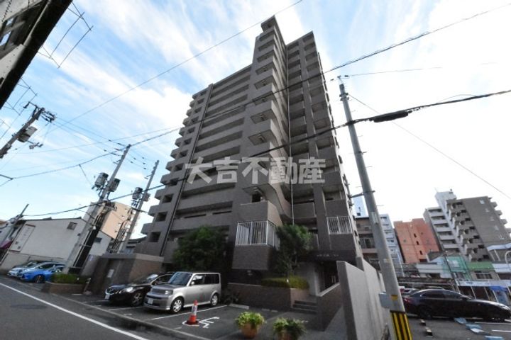 アルファライフ岡大医学部前の外観