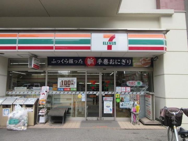 SPACE82の周辺