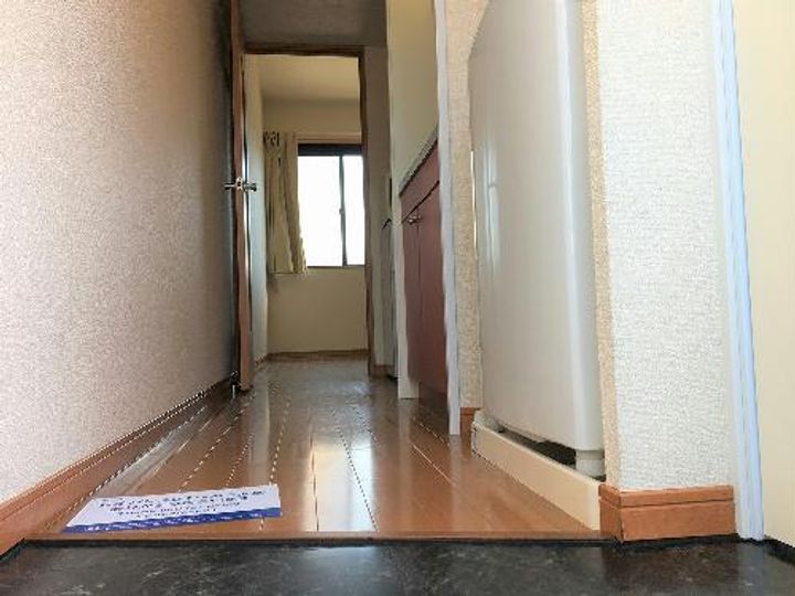 レオパレスグレース柳の玄関