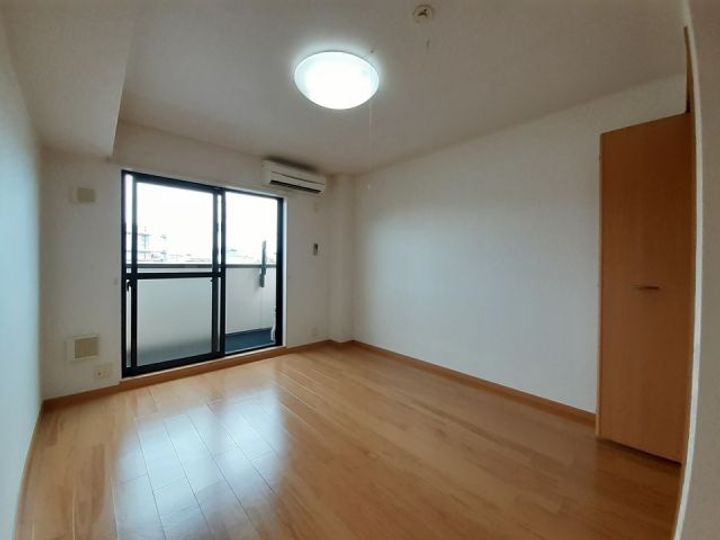 Riverside昶の居間