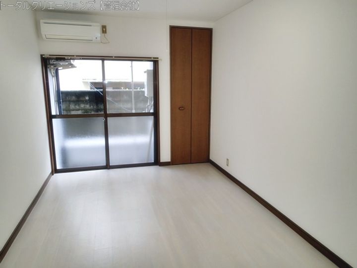 エステート琵琶ハイツの居間