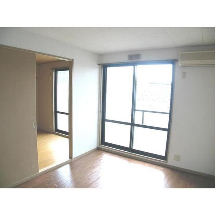 ブロードビューIIの居間