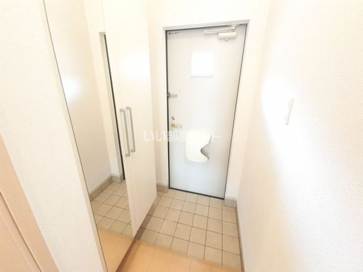 三重県名張市南町(アパート)の賃貸物件の玄関