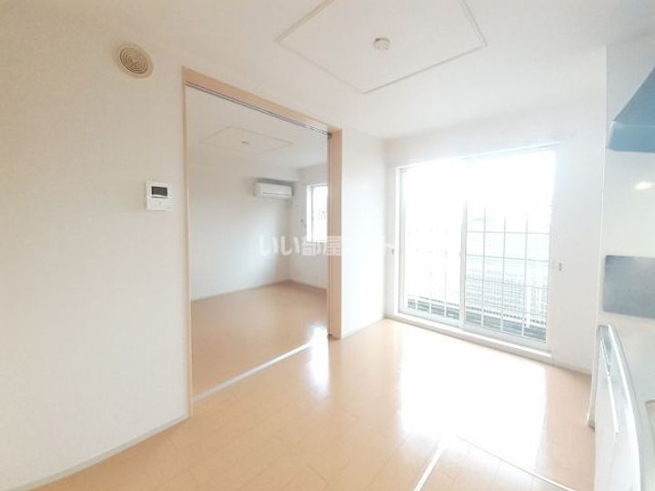 三重県名張市南町(アパート)の賃貸物件の居間