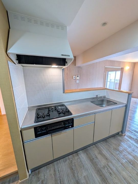 静岡県浜松市中央区佐鳴台5(マンション)の賃貸物件のキッチン