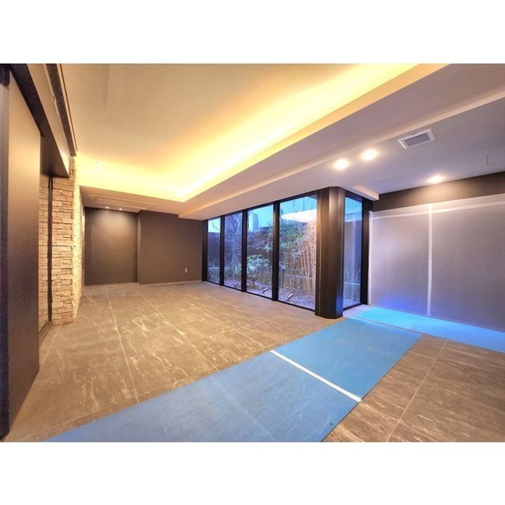 コスモグラシア内神田の居間