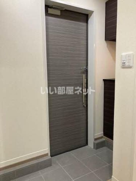 和歌山県和歌山市島崎町3(マンション)の賃貸物件の玄関