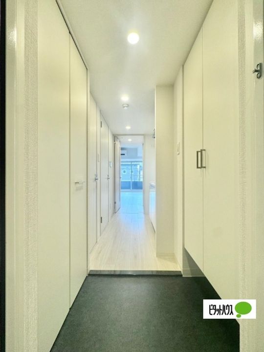 ソルテラス京都西院 STATION SIDEの玄関