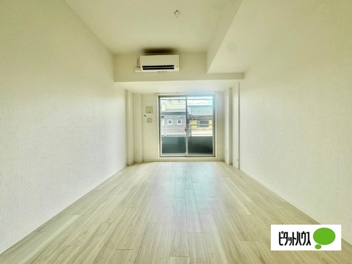 ソルテラス京都西院 STATION SIDEの居間