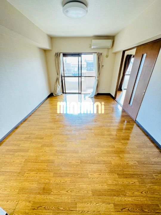 ハピネスIIの居間