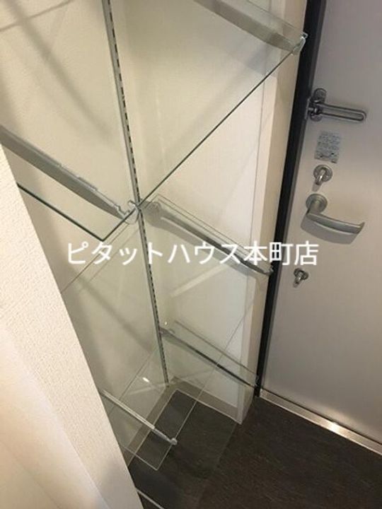 大阪府大阪市西区境川1(マンション)の賃貸物件の玄関