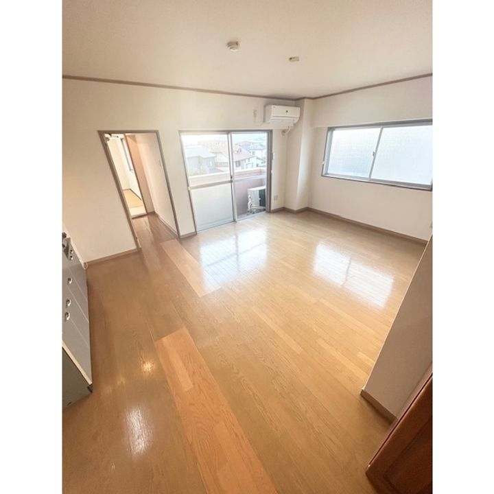 池田第二ビルの居間