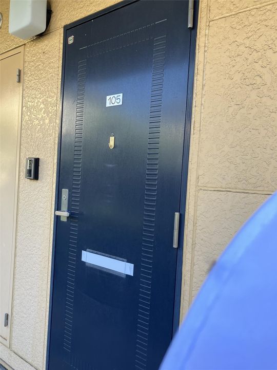 メゾンレシアの玄関