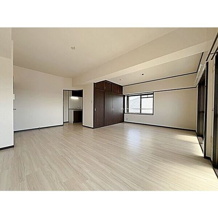 スカイヒルズ植田の居間