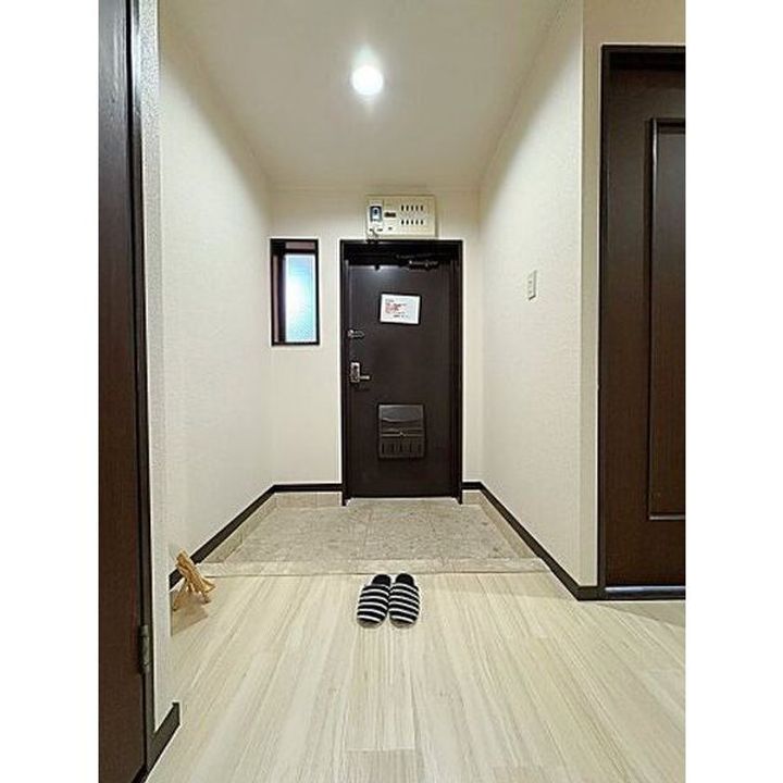 スカイヒルズ植田の玄関