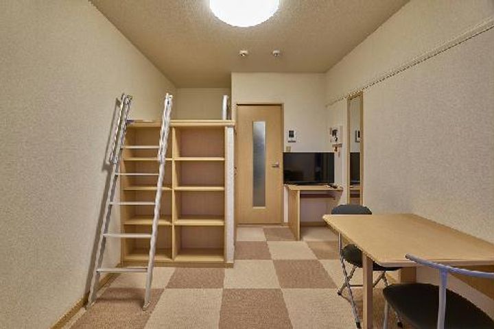 レオパレスレスト 清水の居間
