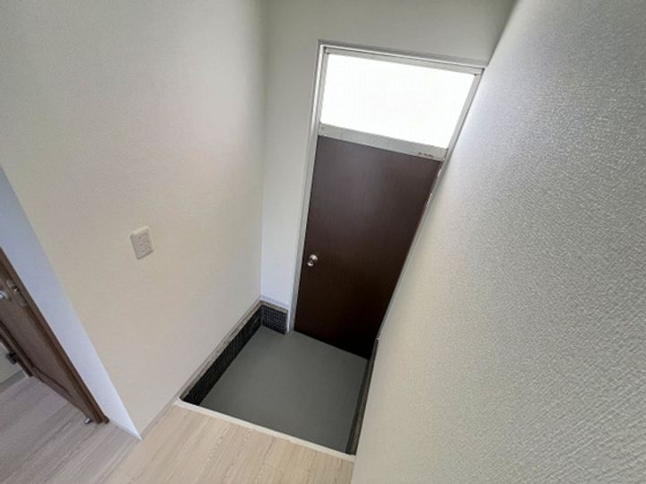 広島県安芸郡府中町鶴江2(アパート)の賃貸物件の玄関