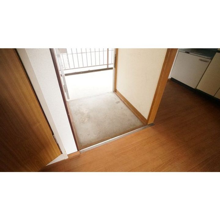 新正ハイツの玄関