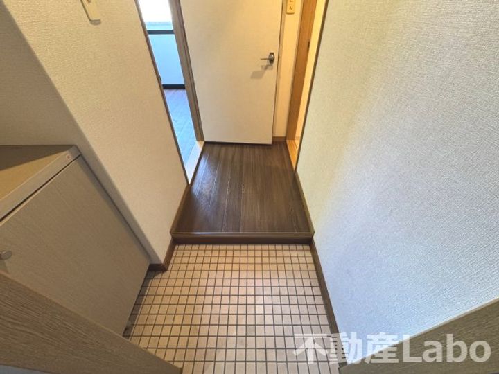 徳島県徳島市川内町榎瀬(マンション)の賃貸物件の玄関