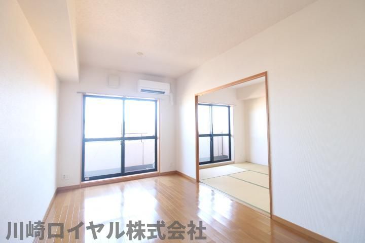 ネスト伊勢原の居間
