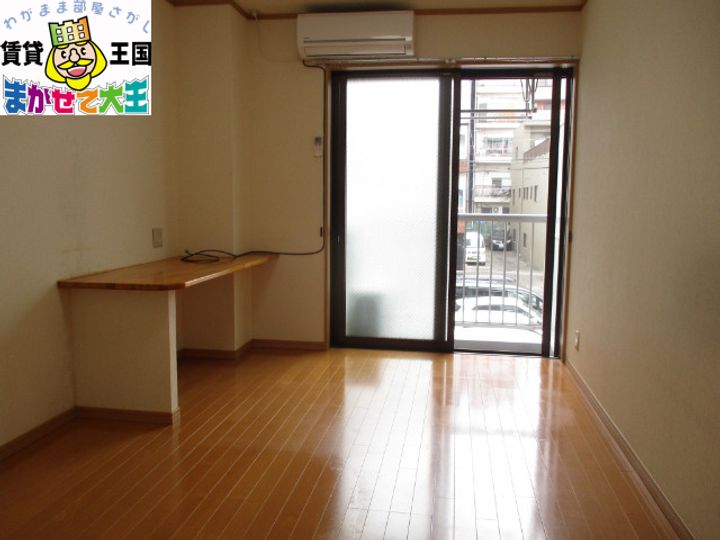 真珠ビルの居間