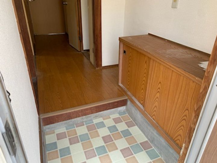 みかげアパートの玄関