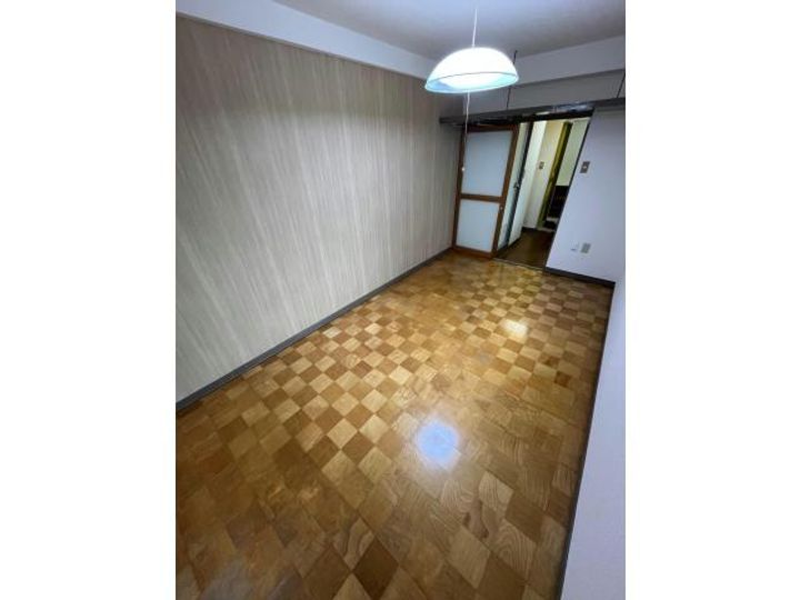 浅田屋ビルの居間