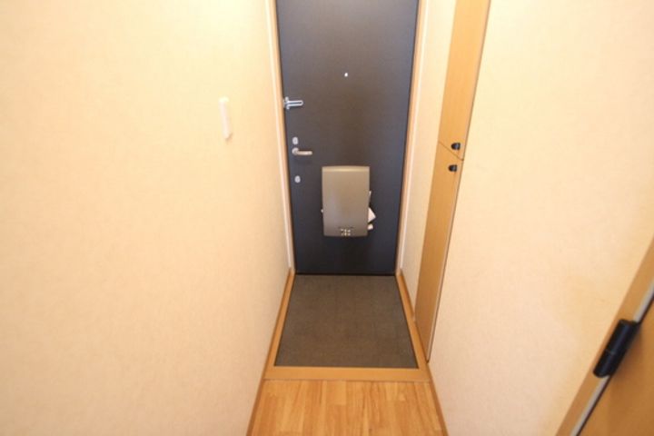 ハイツウエムラの玄関