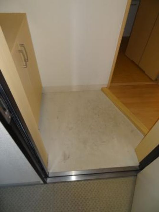 プレジィール大日の玄関